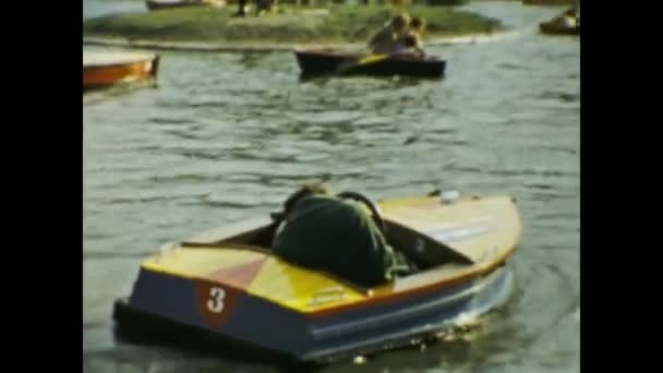 London Großbritannien Mai 1958 Kinder Fahren Die Kleinen Boote Der — Stockvideo