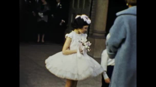 Londyn Wielka Brytania Może 1955 Scena Ślubna Angielskiej Scenie Miasta — Wideo stockowe