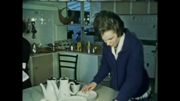 Londra Regno Unito Maggio 1955 Casalinghe Cucina Negli Anni — Video Stock