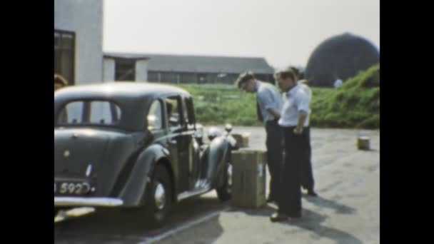 Лондон Велика Британія 1958 Практикуйте Автомобіль Кермом Місці Викупу Через — стокове відео