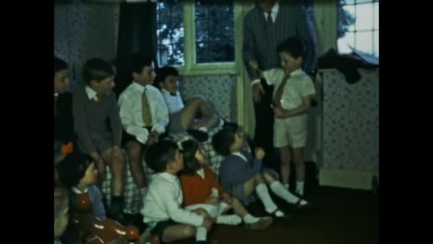 Londres Reino Unido Maio 1955 Mágico Cena Festa Casa Aniversário — Vídeo de Stock