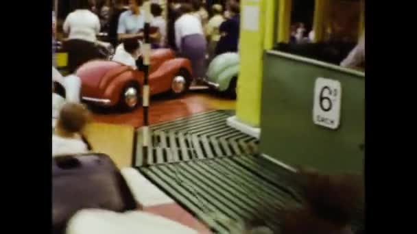 Mônaco Principado Mônaco Junho 1965 Crianças Feira Divertida Vão Cena — Vídeo de Stock