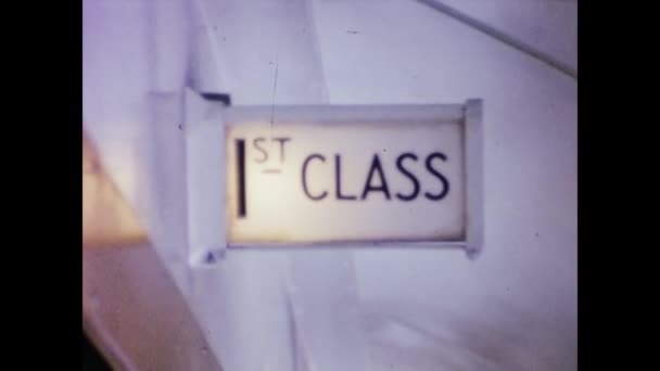 Knightsbridge Birleşik Krallık 1959 Yıllarda Bir Gemide Sınıf Yaşlı Işareti — Stok video