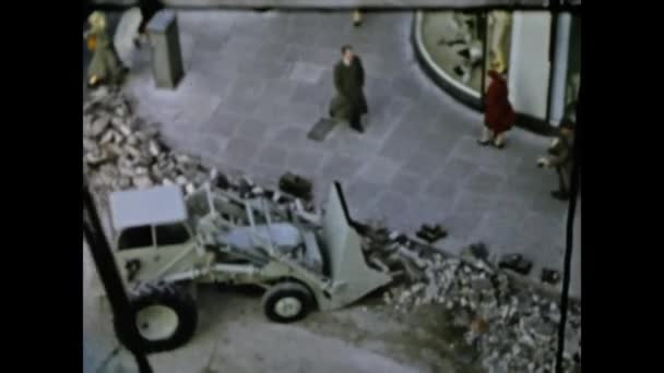 Knightsbridge Wielka Brytania Może 1959 Plac Budowy Ulicy Buldożerem Ciężarówką — Wideo stockowe