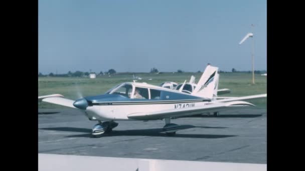 Morgantown Verenigde Staten Mei 1967 Klein Vliegtuig Startbaan Luchthaven Jaren — Stockvideo