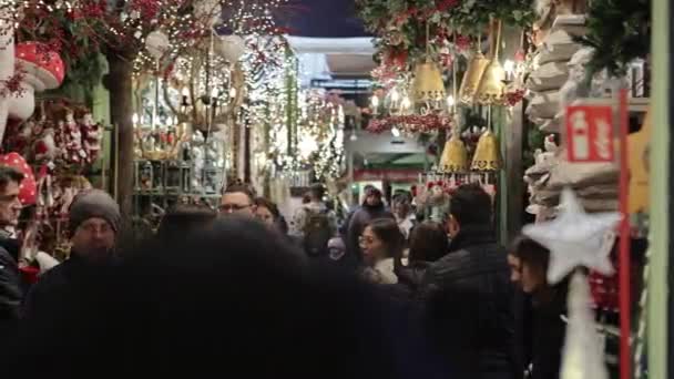 イタリアのヴェローナ2022年12月17日 クリスマスシーズン中のクリスマス装飾店の内装の詳細 — ストック動画