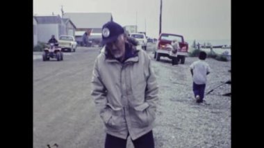 Kotzebue, ABD Temmuz 1987: 80 'lerde evleri, caddeleri ve binaları ile Alaska' da tipik bir köy