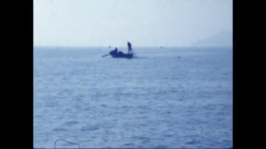 Palinuro, İtalya Haziran 1970: 70 'lerde deniz sahnesinde küçük bir filika