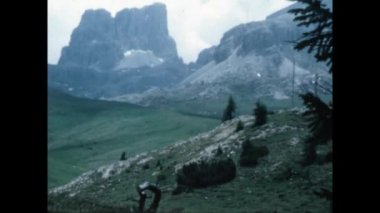 Dolomitler, İtalya Haziran 1970: 70 'lerdeki Dolomitler sahnesinde göllü Panorama