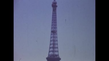 Paris, Fransa Mayıs 1955: Paris şehir manzaralı Eyfel kulesi 50 'lerin sahnesinde