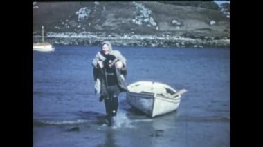 Amsterdam, Hollanda Mayıs 1948: İnsanlar 40 'lı yıllarda Küçük Tekne sahnesinde yelken açtılar