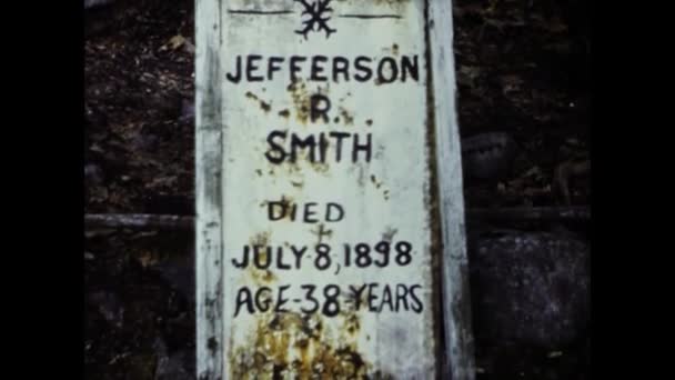 1987年7月 美国斯卡威 杰斐逊 伦道夫 史密斯二世于80年代在斯卡威墓地的坟墓 — 图库视频影像