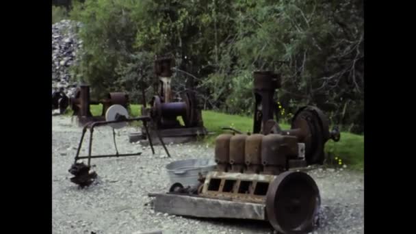 1987年7月 美国斯卡威 80年代旧的生锈和废弃的采矿机械场景 — 图库视频影像