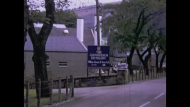 Dufftown United Kingdom May 1979 Glenfiddich Distillery Building Exterior Scene — Video Stock