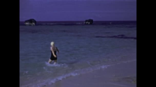 Saint George Bermuda May 1959 Woman Enjoy Beach Vacation Scene — Video Stock