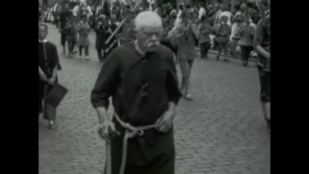 Bryssel Den April 1958 Historiska Bilder Kristna Religiösa Processioner Korsriddarscenen — Stockvideo