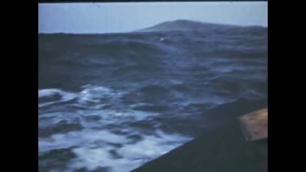 1948年 昭和23年 5月オランダ アムステルダム40代の小舟で航海する人々 — ストック動画