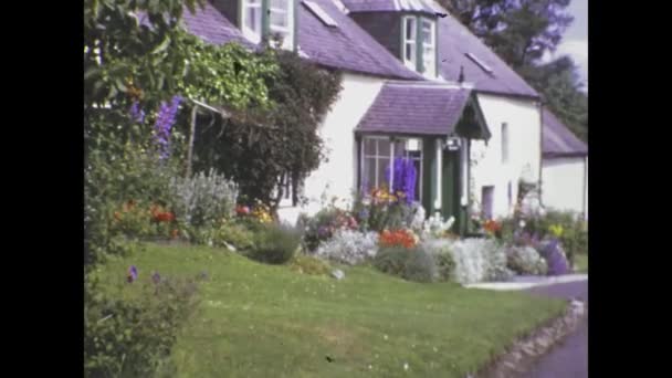 Edimburgh United Kingdom May 1975 Typical Scottish House Garden Spring — Video Stock