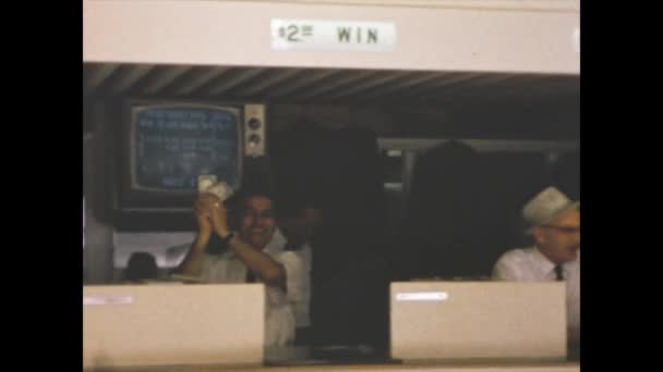 Miami Estados Unidos Junho 1966 Dinheiro Caixa Pista Apostas Cena — Vídeo de Stock