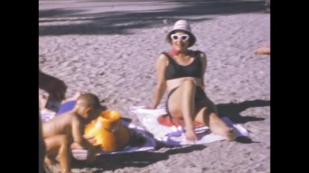 Miami Stany Zjednoczone Czerwiec 1966 Beach Vacation Old Family Memory — Wideo stockowe