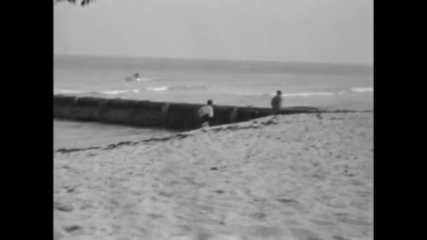 Майами Сша Июнь 1956 Люди Море Отдых Памяти Сцены — стоковое видео