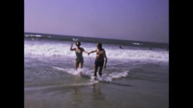 Santa Monica, ABD Haziran 1981: 80 'lerde Santa Monica Sahili' ndeki insanlar