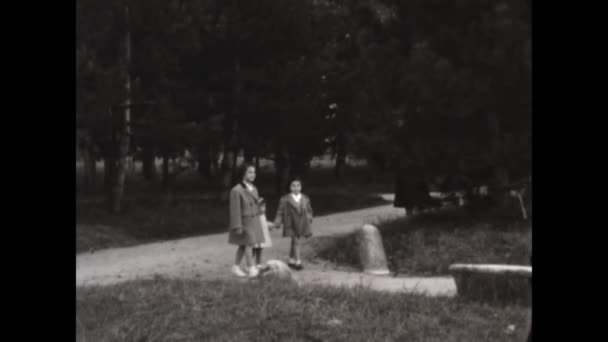 Rovigo Italy June 1955 Children Peasants Play Italian Countryside 1950S — Video Stock