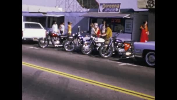 アメリカ合衆国サンタモニカ1981年6月 80年代のサンタモニカ交通シーン — ストック動画