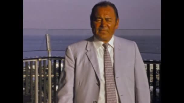 Miami Amerika Serikat Juni 1975 Pengusaha Tua Menyalakan Suasana Rokoknya — Stok Video