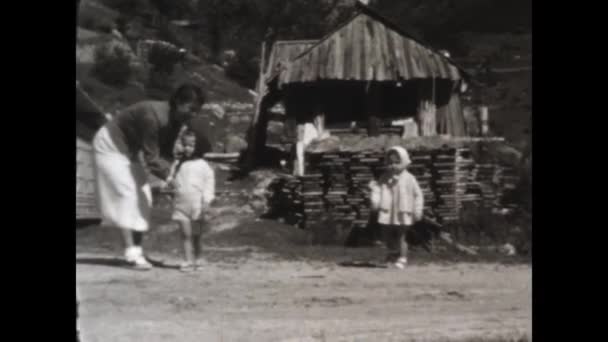 Dolomites Italy May 1955 Щоденні Сцени Життя Італійських Селян Сцені — стокове відео