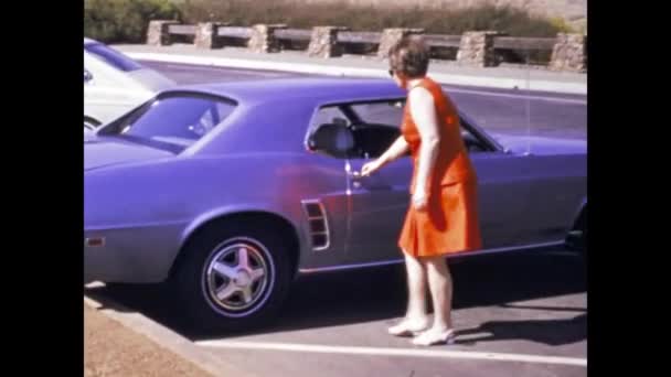San Francisco United States May 1974 Woman Get 70S Ford — Vídeos de Stock