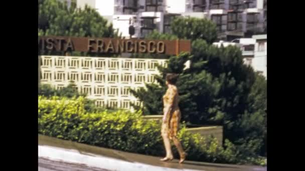 San Francisco Stany Zjednoczone Może 1974 Kobieta Chodzić Mieście Scenie — Wideo stockowe