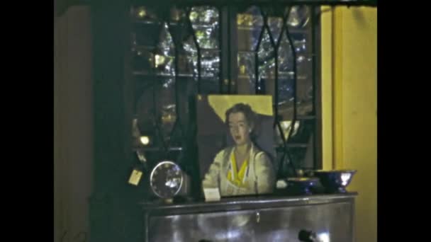 Вашингтон Сша Май 1946 Года Подарки Свадьбы Сцене Годов — стоковое видео