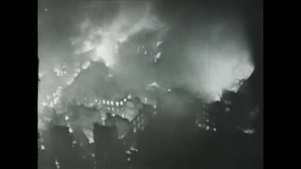 1945年 昭和20年 5月ドイツ ドレスデン第二次世界大戦中のドレスデン爆撃の様子 — ストック動画