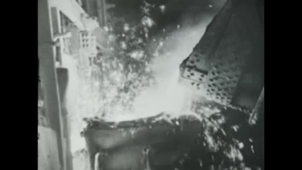 Berlin Almanya 1943 Yıllarda Dünya Savaşı Döneminde Bir Fabrikada Çalışan — Stok video