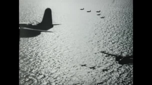 Berlin Almanya Mayıs 1943 Larda Dünya Savaşı Sahnesinde Bombacı Uçakları — Stok video