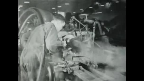Berlin Almanya Mayıs 1943 Larda Sanayi Makineleri Işçi Sahnesi — Stok video