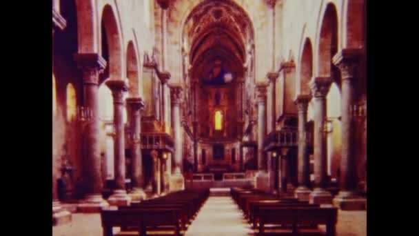 Cefalu Włochy Czerwiec 1975 Wnętrze Katedry Cefalu Latach Tych — Wideo stockowe