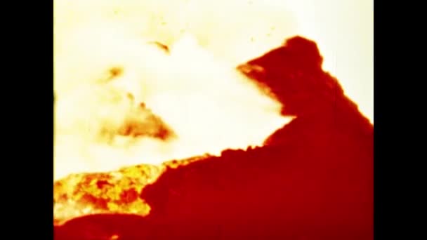 イタリア カターニア1975年6月火山溶岩噴火エトナ山の70年代の様子 — ストック動画