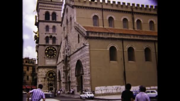 意大利梅西纳 1975年6月 70年代梅西纳钟楼的详细场景 具有天文钟的大教堂钟楼 — 图库视频影像