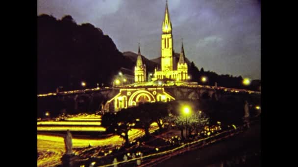 Lourdes France June 1980 People Faithful Lourdes Pilgrimage Scenes 80S — Vídeo de stock