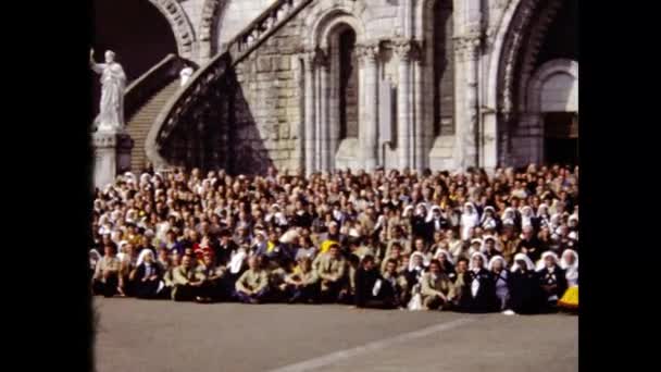 Lourdes France June 1980 People Faithful Lourdes Pilgrimage Scenes 80S — Vídeo de stock