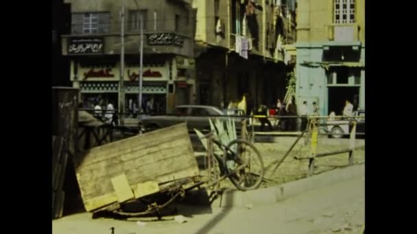 Kahire Mısır Mart 1977 Kahire Şehir Manzarası Lerdeki Insanlarla Sokak — Stok video