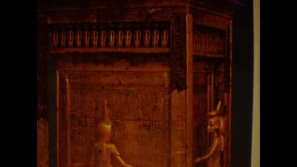 Cairo Egypt March 1977 Egyptian Hieroglyphics Detail Scene 70S — Vídeo de stock
