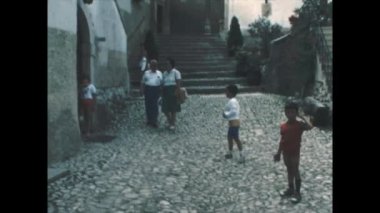 Val di Non, İtalya Haziran 1983: 80 'lerde Dolomites Village' da hayat sahneleri