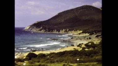 Cagliari, İtalya Haziran 1981: 80 'lerde Sardunya' da otobüs sahnesiyle seyahat