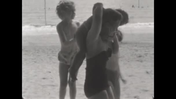 Veneza Itália Agosto 1952 Family Beach Férias Memórias Antigas Filme — Vídeo de Stock