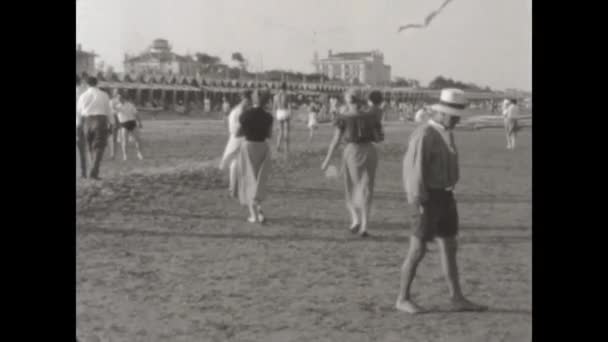 Venice Italy August 1952 Family Beach Vacation Old Memories 8Mm — Stock Video