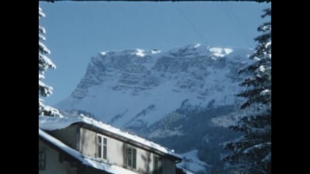 1971年 昭和46年 12月イタリア オリッツィ村の雪景色 70年代の冬景色 — ストック動画