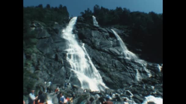 Val Non Italy June 1983 Waterfall Dolomites Scene 80S — Stock Video